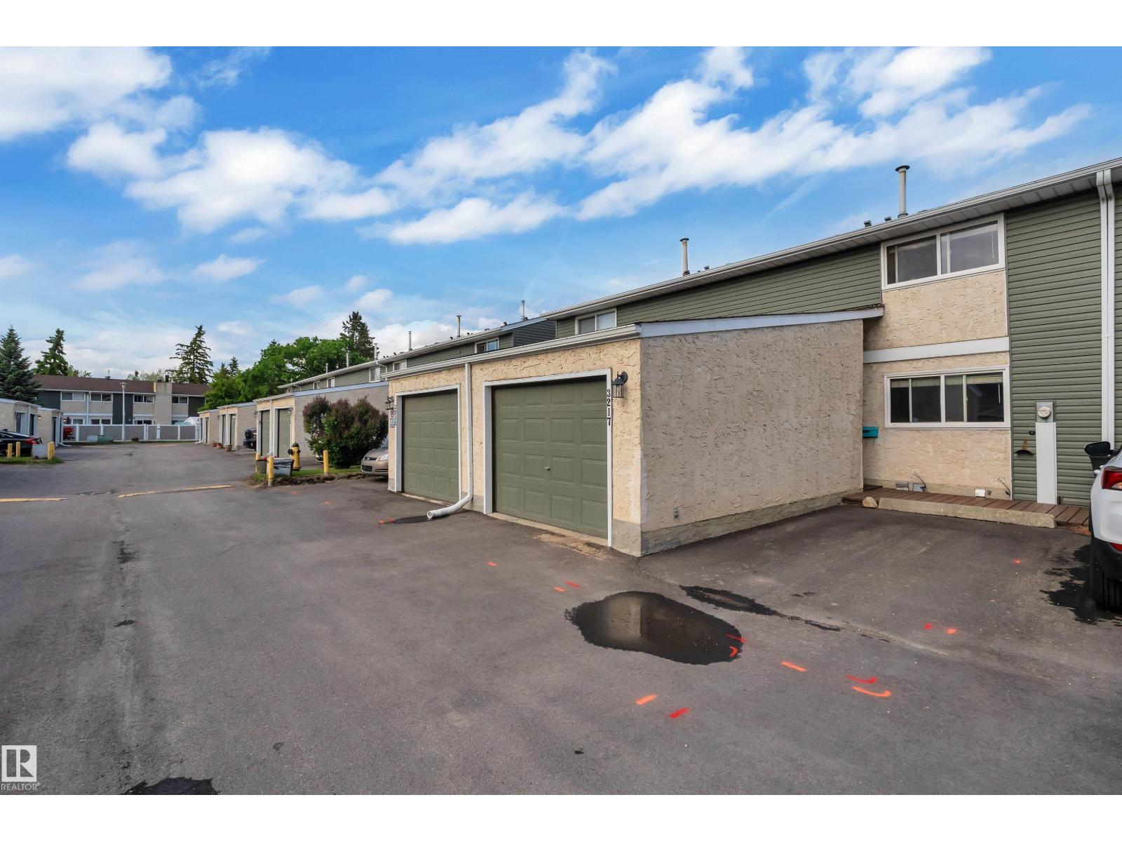 3217 132a Av NW, Edmonton, Alberta  T5A 4K4 - Photo 2 - E4493397