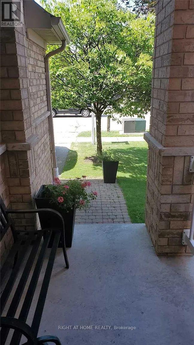 5617 Raleigh Street, Mississauga, Ontario  L5M 7E4 - Photo 2 - W13445942