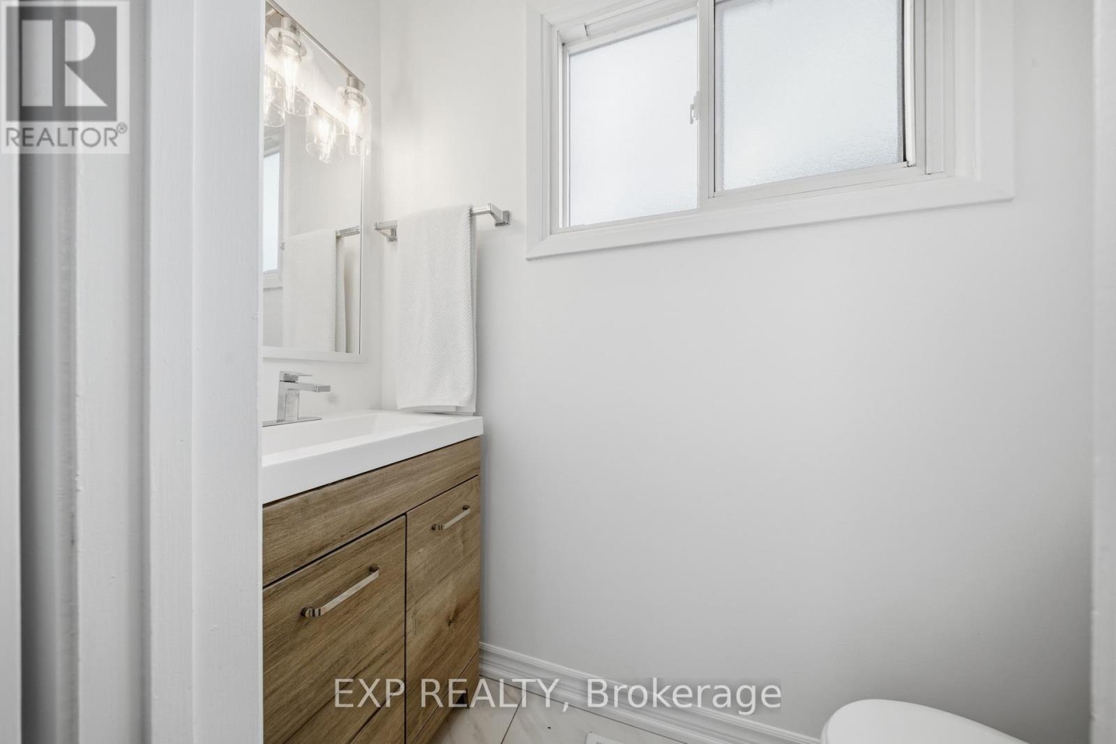 2637 Altadena Court, Mississauga, Ontario  L5K 1G1 - Photo 5 - W13446112