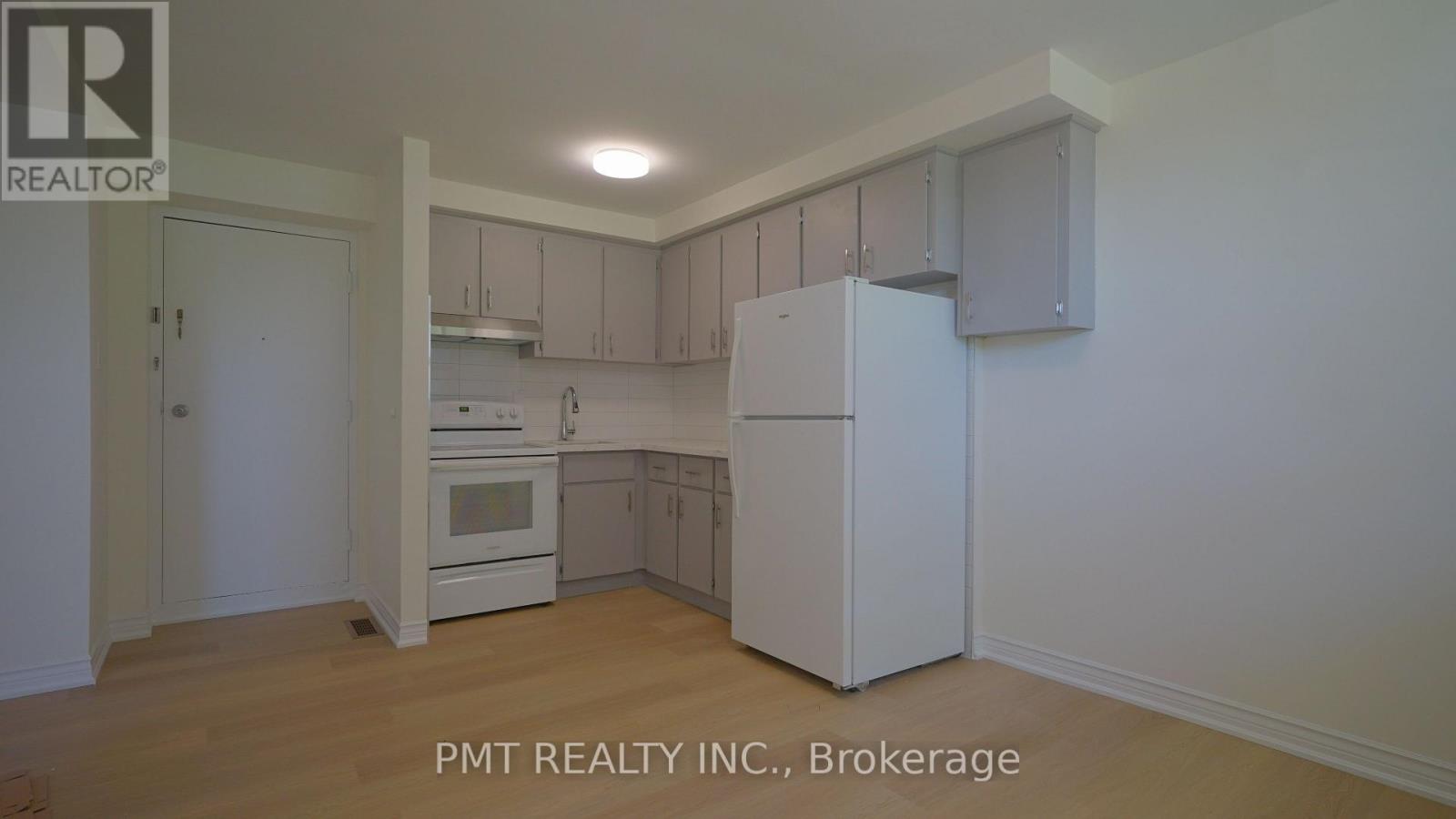 9 - 137 Brookhaven Drive, Toronto, Ontario  M6M 4P1 - Photo 2 - W13446132