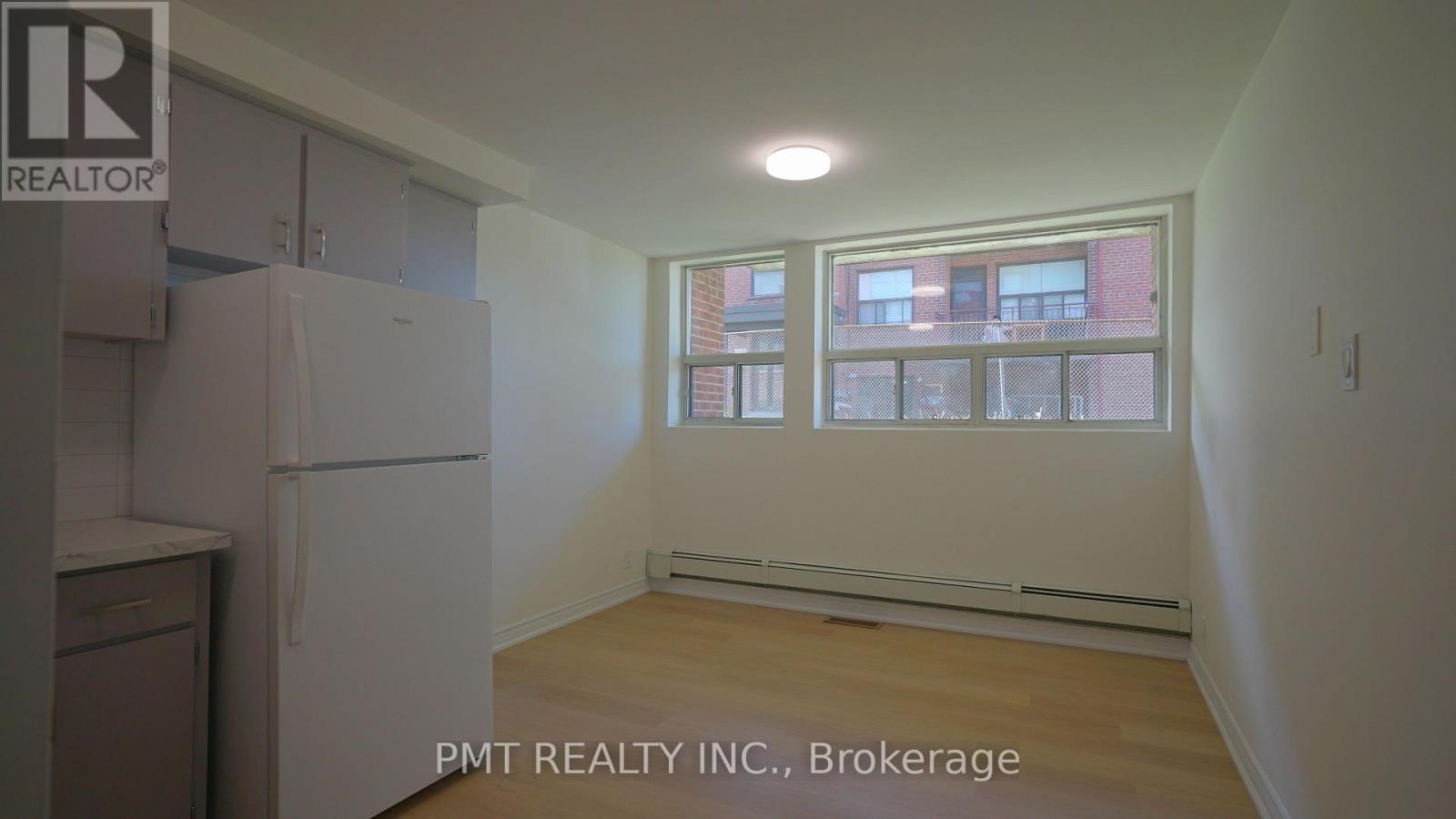 9 - 137 Brookhaven Drive, Toronto, Ontario  M6M 4P1 - Photo 3 - W13446132