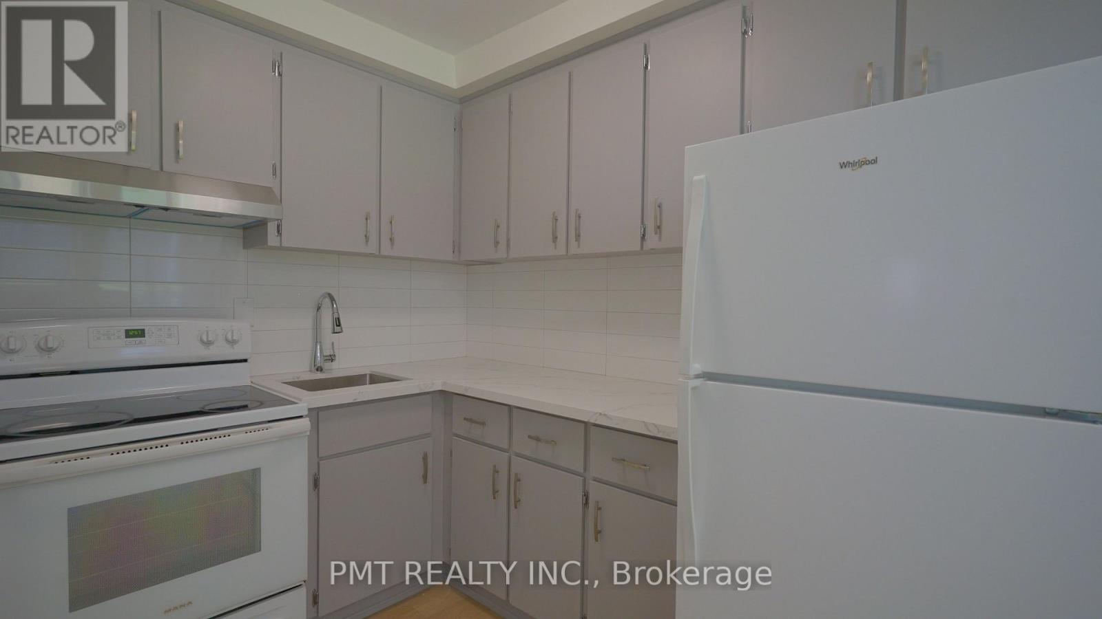 9 - 137 Brookhaven Drive, Toronto, Ontario  M6M 4P1 - Photo 4 - W13446132