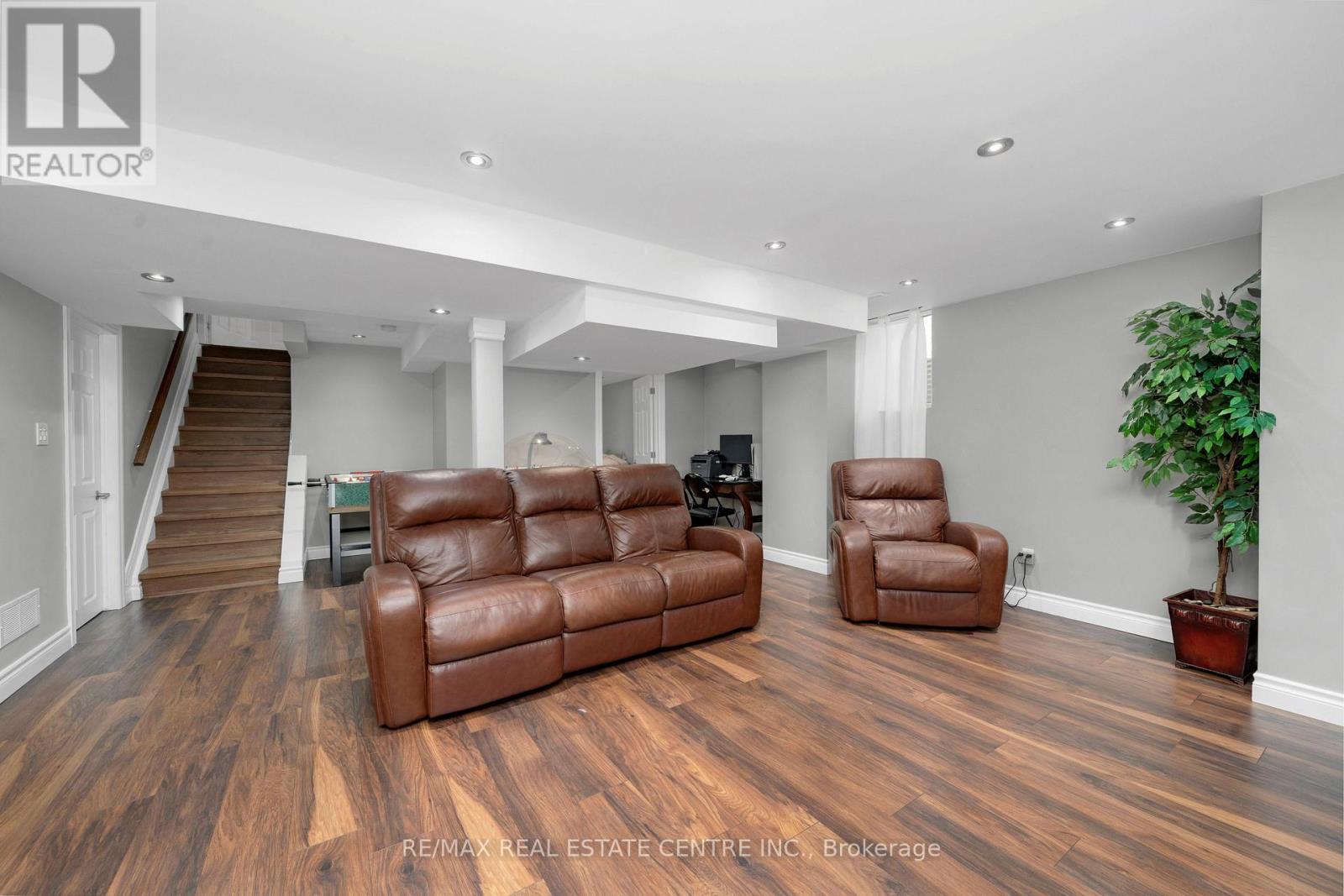 27 Milfoil Street, Halton Hills, Ontario  L7G 6M5 - Photo 18 - W13446226