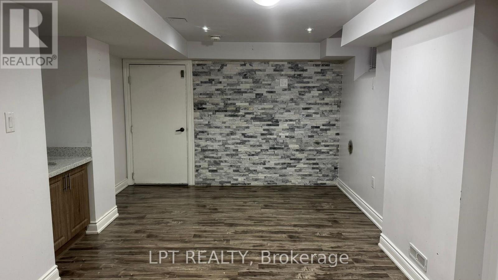 Lower - 87 Maple Valley Street, Brampton, Ontario L6P 2H3 - Photo 2 - W13421840
