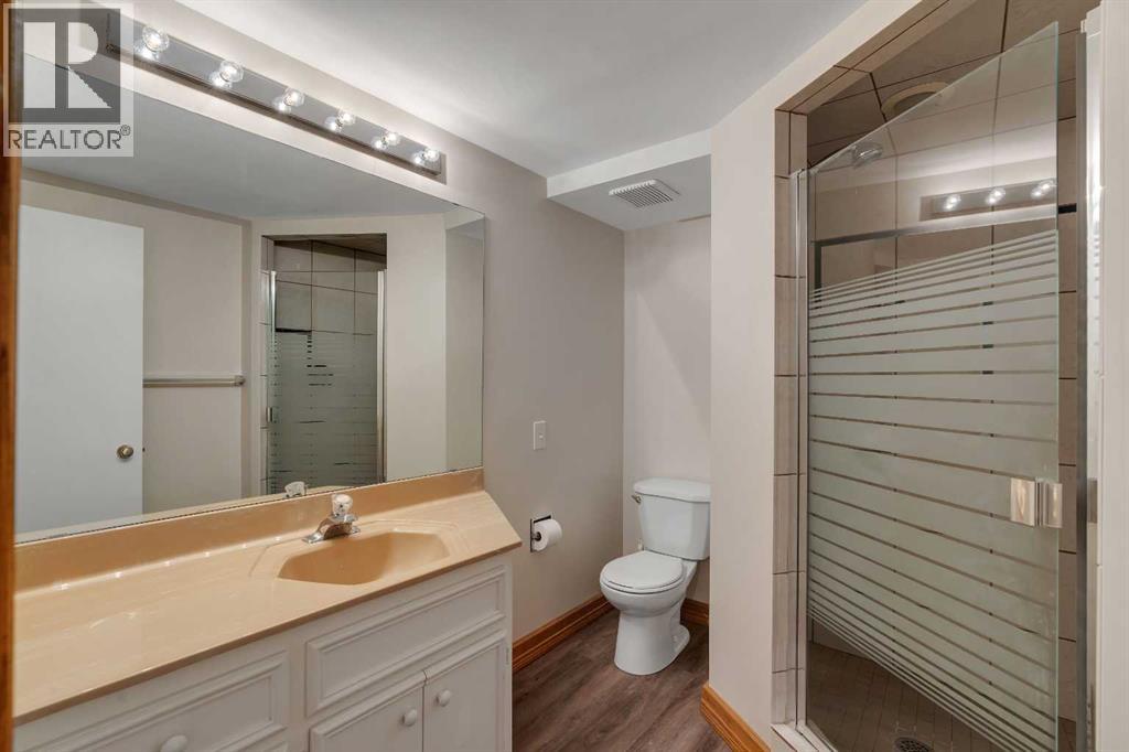 370 Brae Glen Crescent Sw, Calgary, Alberta  T2W 1B6 - Photo 25 - A2316776