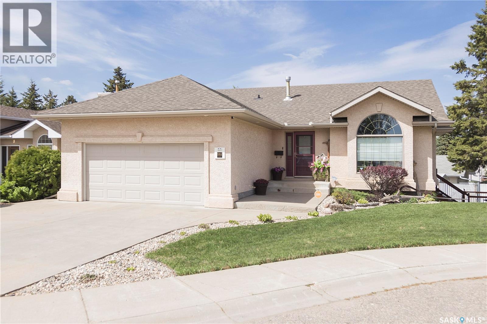 582 Mahon DRIVE, Prince Albert, Saskatchewan