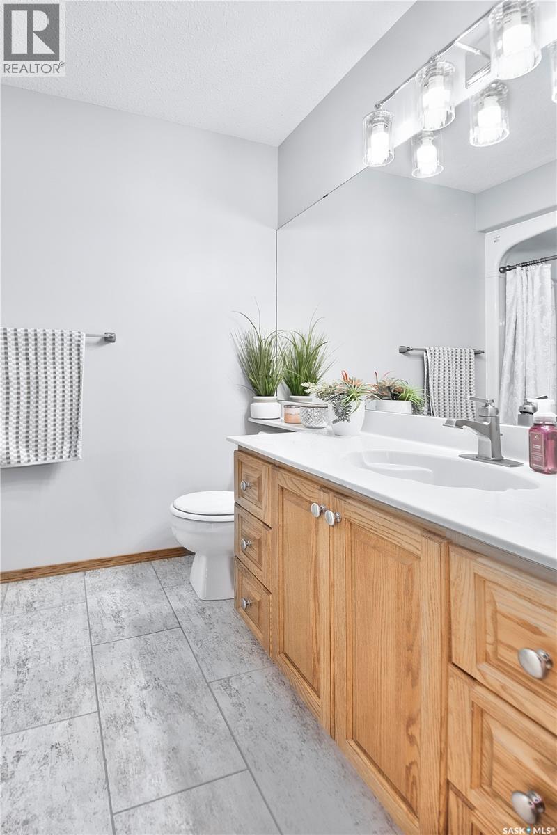 582 Mahon Drive, Prince Albert, Saskatchewan  S6V 7Z9 - Photo 15 - SK039421
