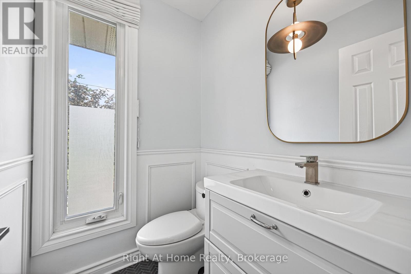 109 Brant Street, Oakville, Ontario  L6K 2Z7 - Photo 17 - W13446464