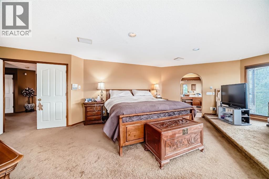 448 Mckenzie Lake Bay SE, Calgary, Alberta  T2Z 2H4 - Photo 18 - A2321047