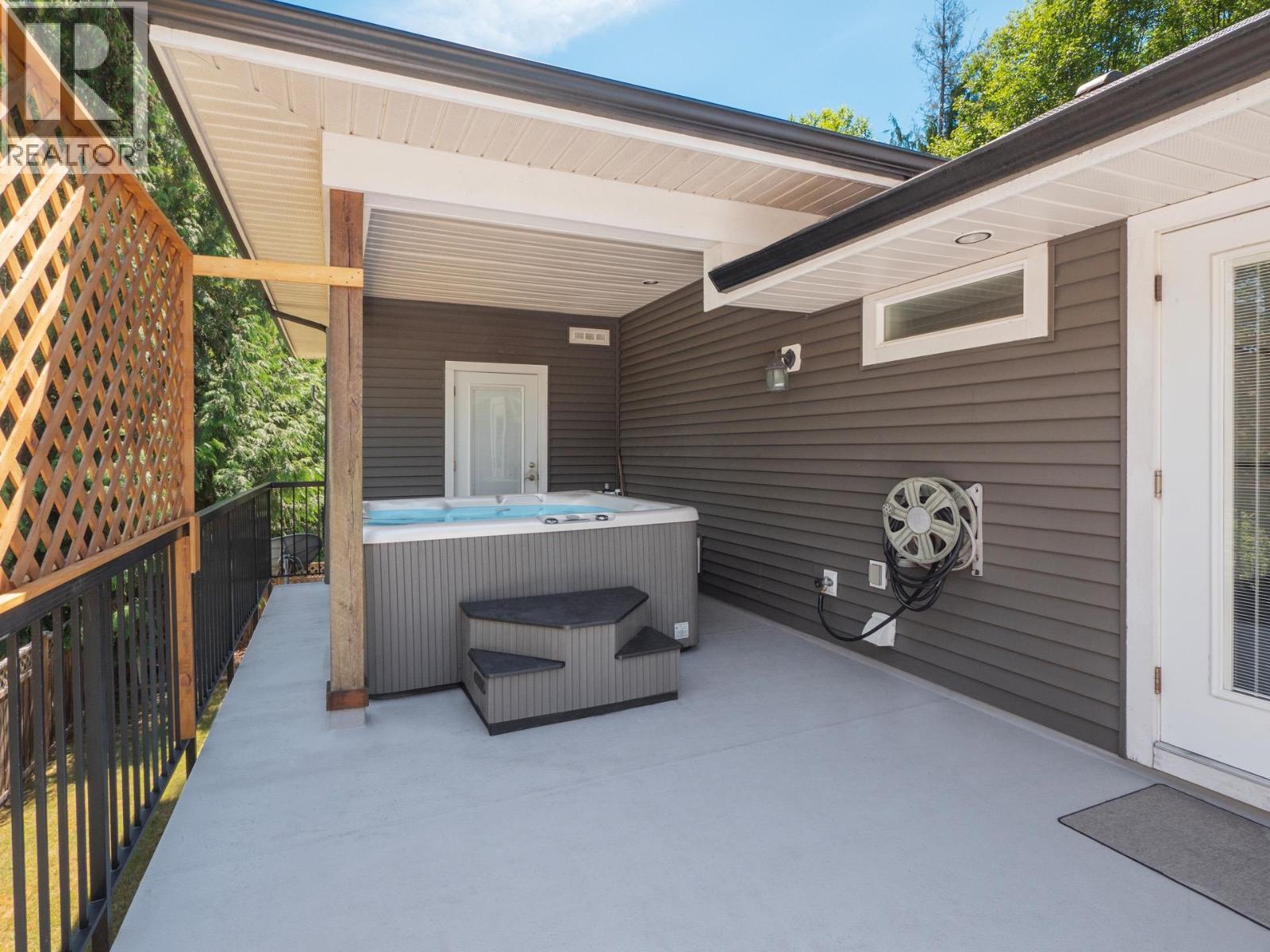 6251 Jasper Road, Sechelt, British Columbia  V7Z 0M2 - Photo 13 - R3090572