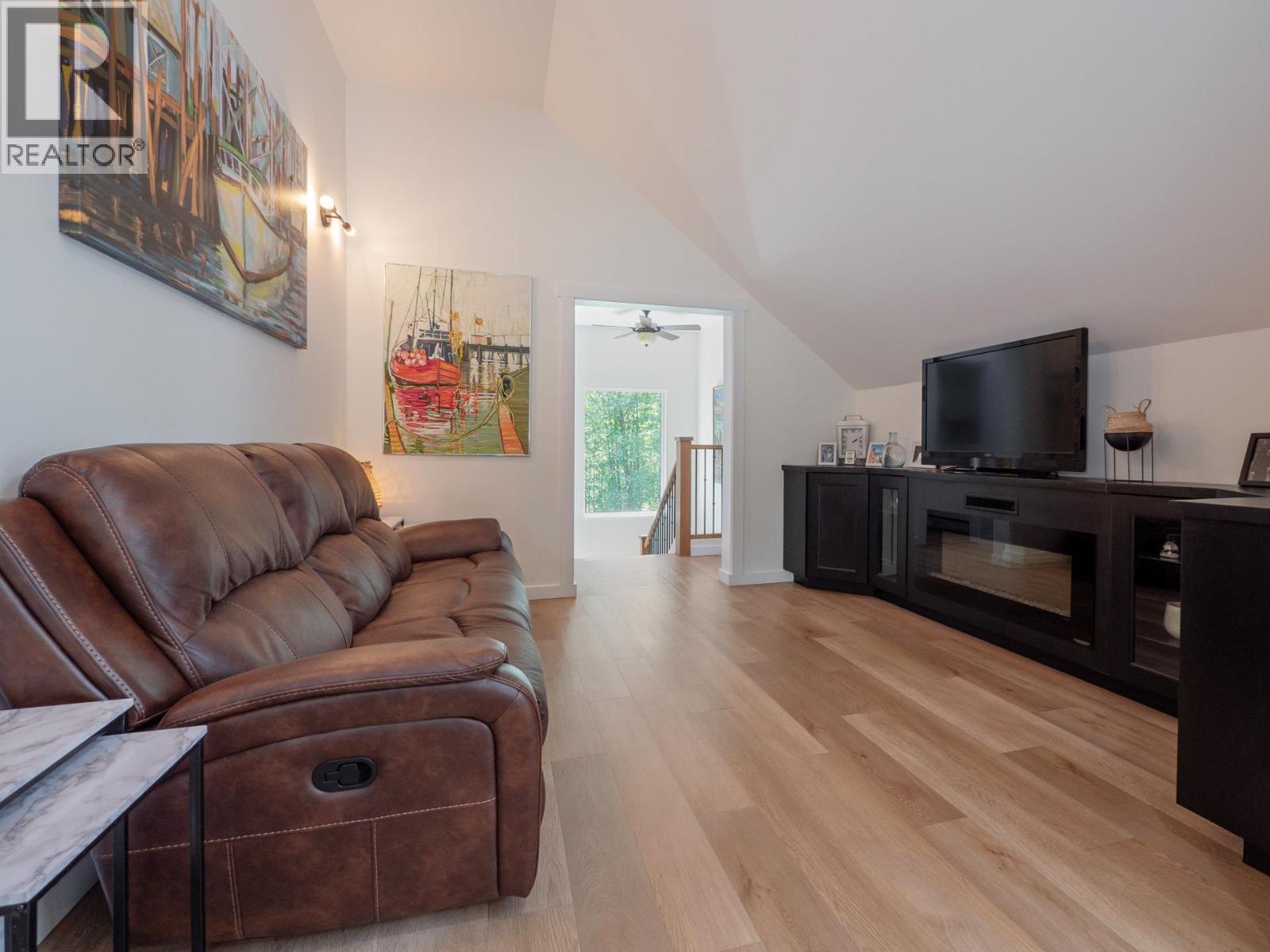 6251 Jasper Road, Sechelt, British Columbia  V7Z 0M2 - Photo 15 - R3090572