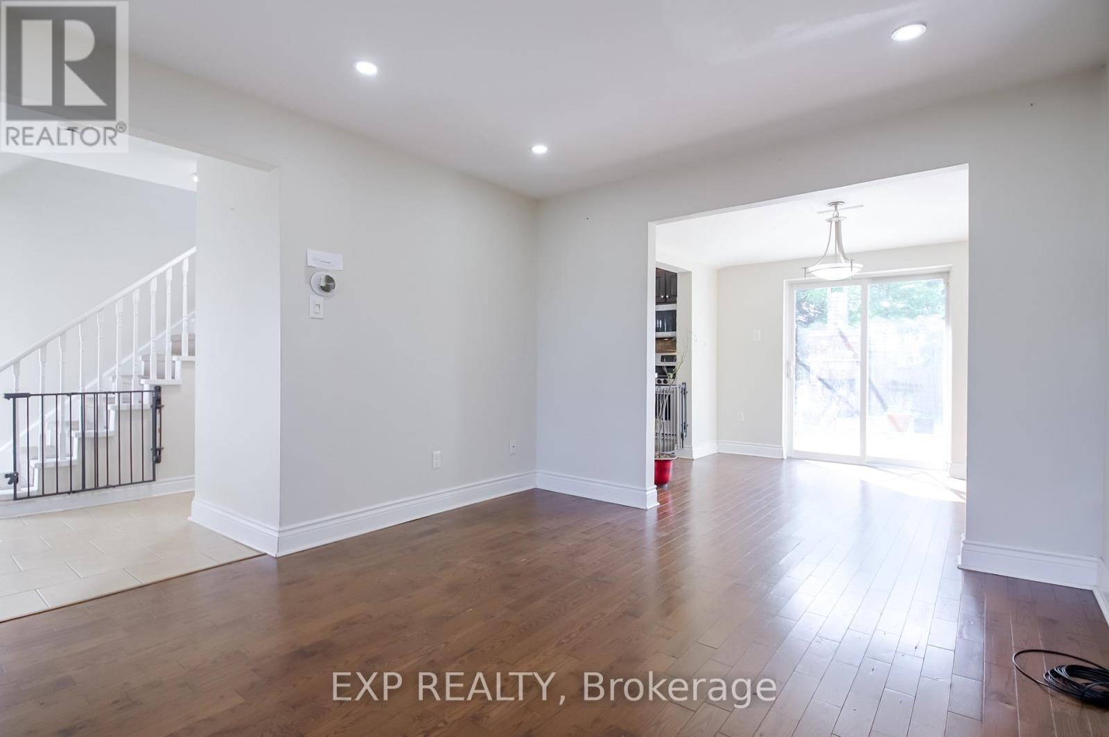 692 Sultana Square, Pickering, Ontario  L1V 3Y3 - Photo 7 - E13435348