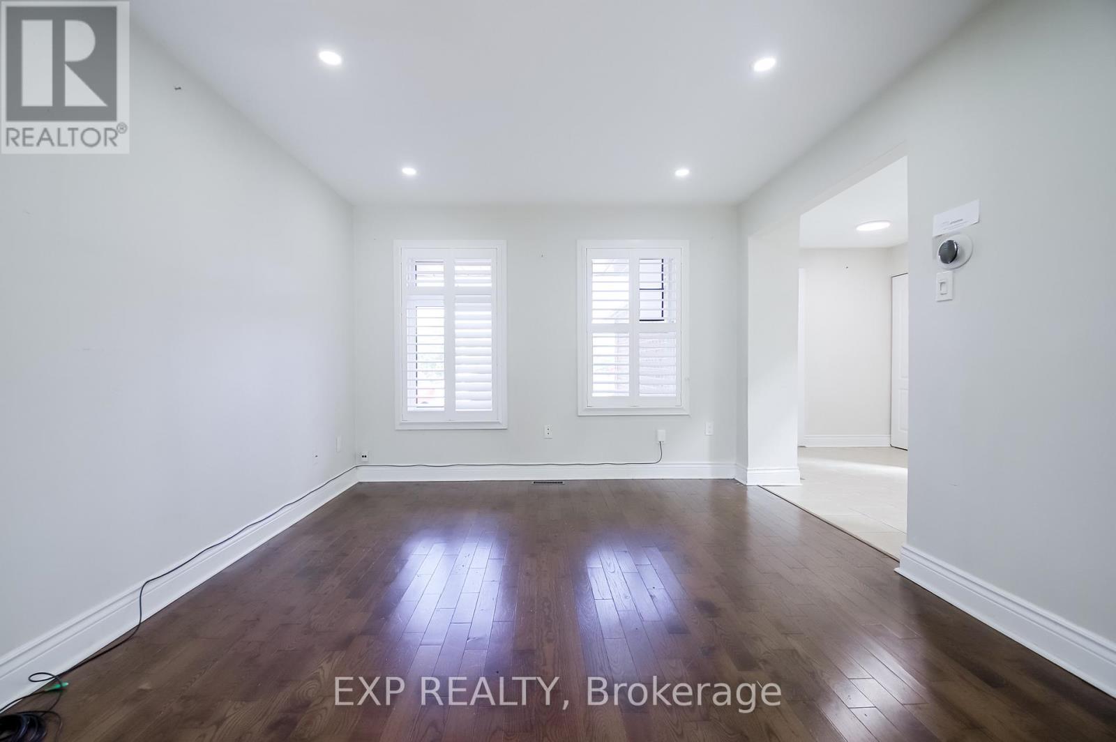 692 Sultana Square, Pickering, Ontario  L1V 3Y3 - Photo 8 - E13435348