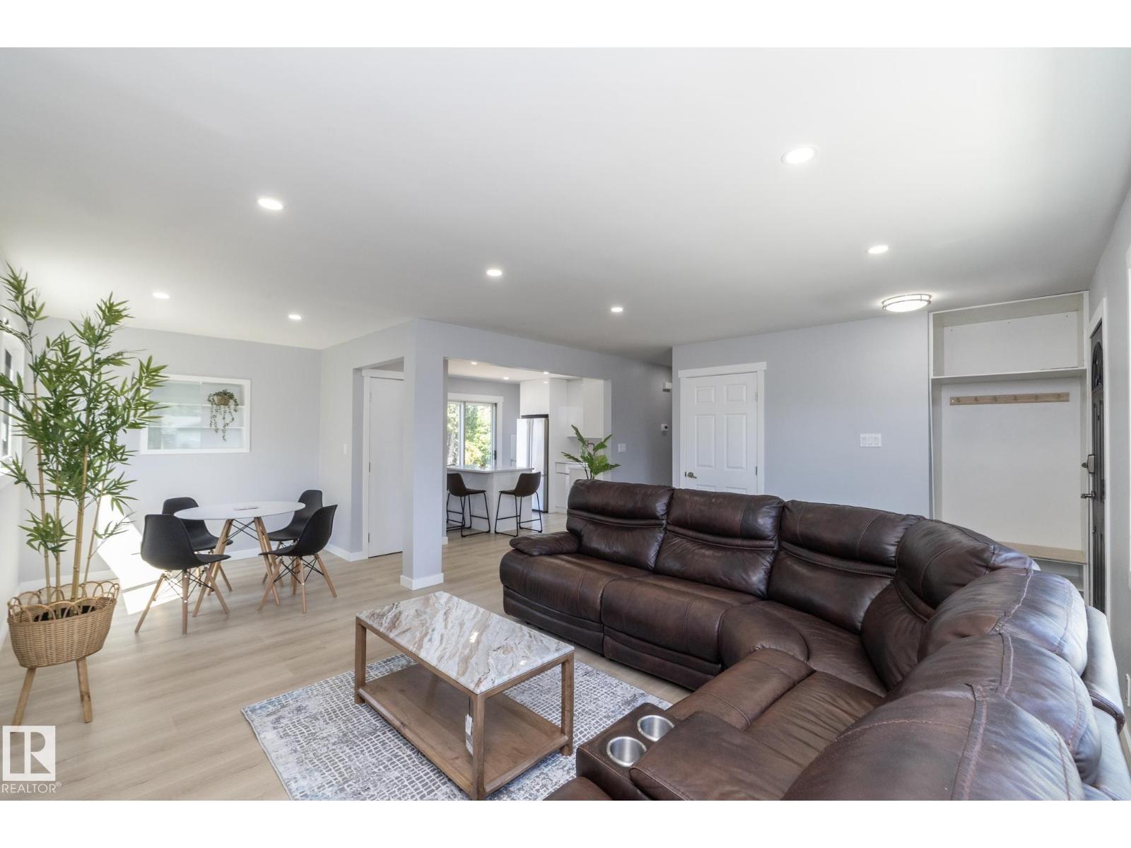 8008 159 St Nw, Edmonton, Alberta  T5R 2E4 - Photo 4 - E4493774