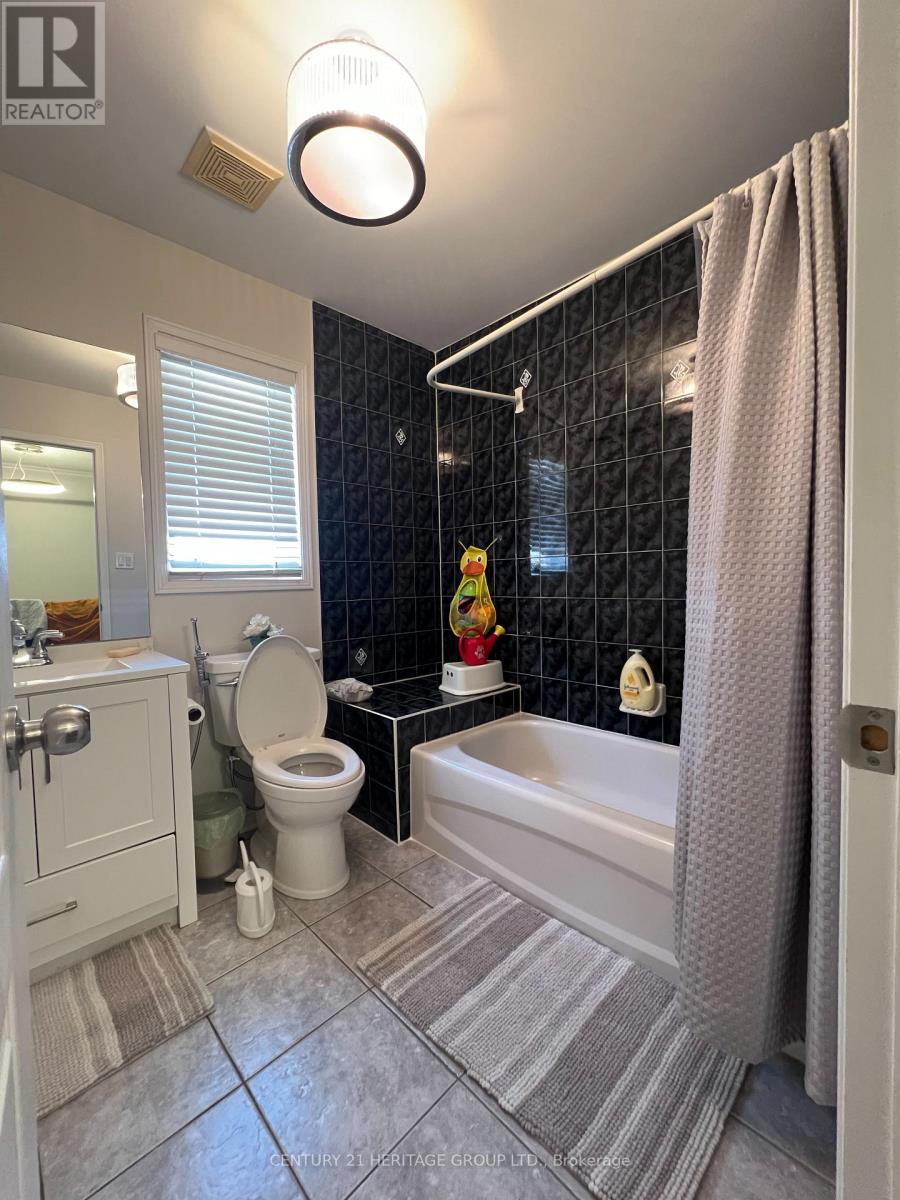 35 Brightsview Drive, Richmond Hill, Ontario  L4E 3Z1 - Photo 11 - N13441938