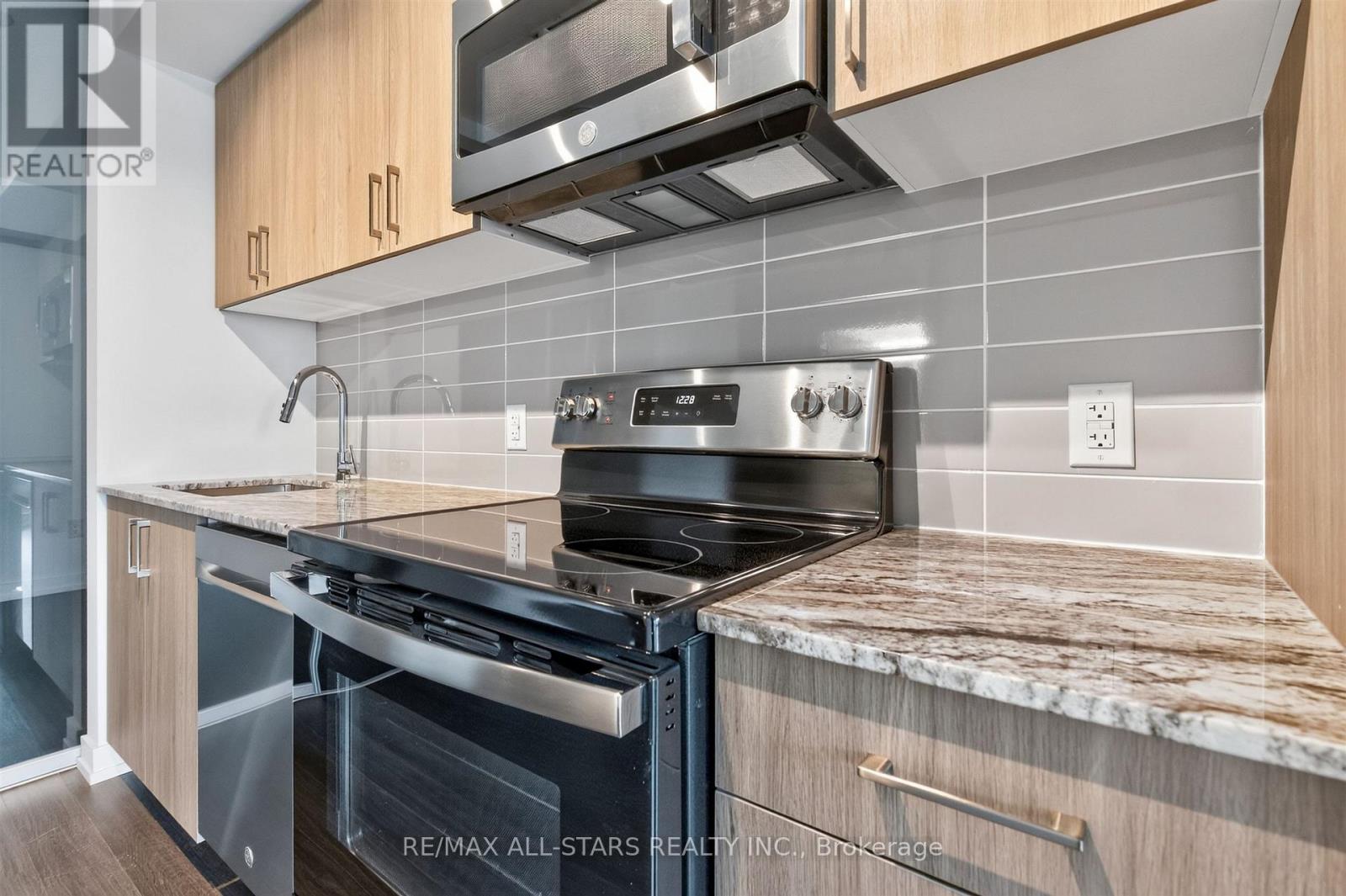 221 - 4010 Eglinton Avenue W, Toronto, Ontario  M9A 0G5 - Photo 8 - W13434450