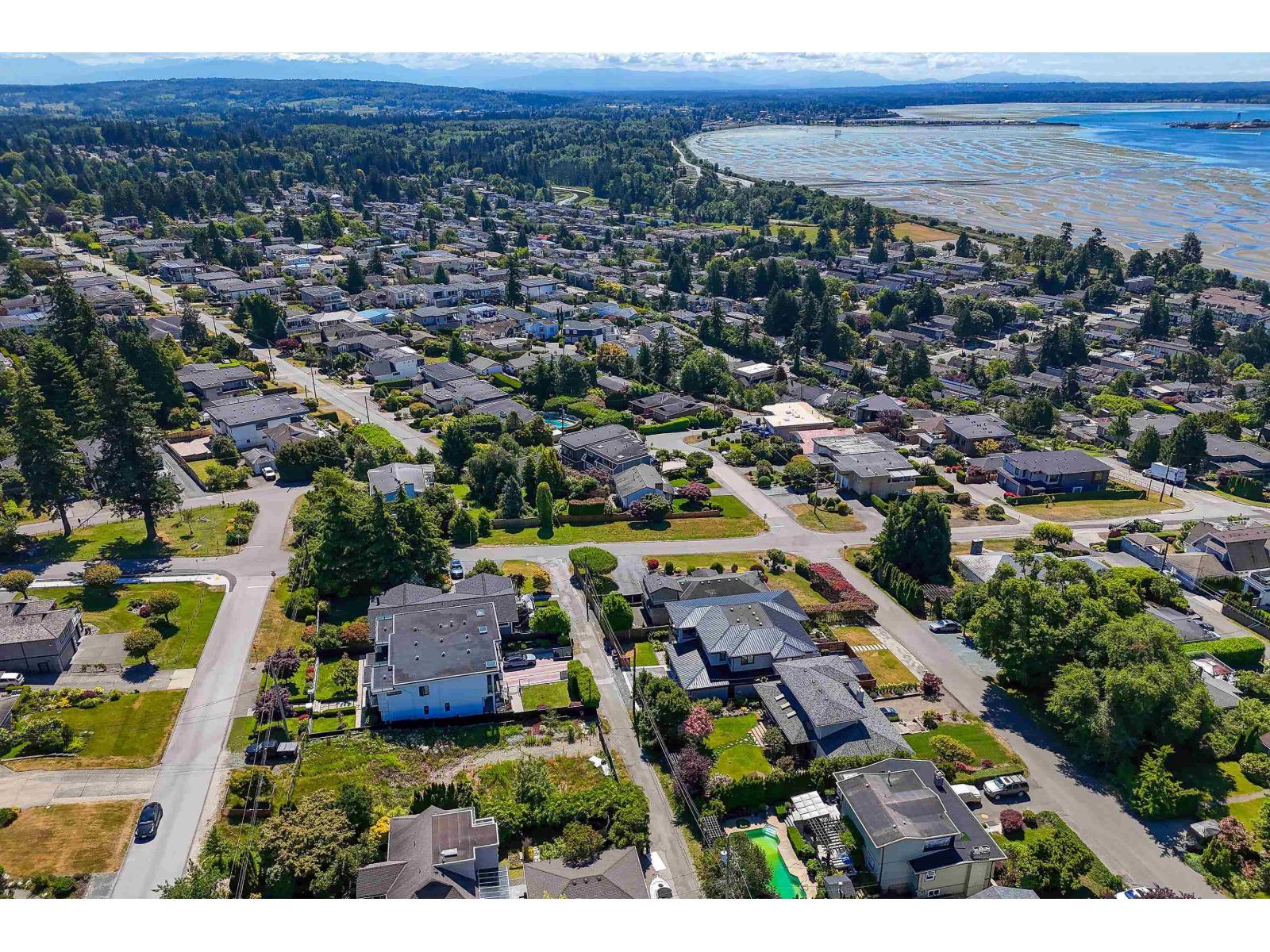 15554 Cliff Avenue, White Rock, British Columbia  V4B 1V7 - Photo 7 - R3135884