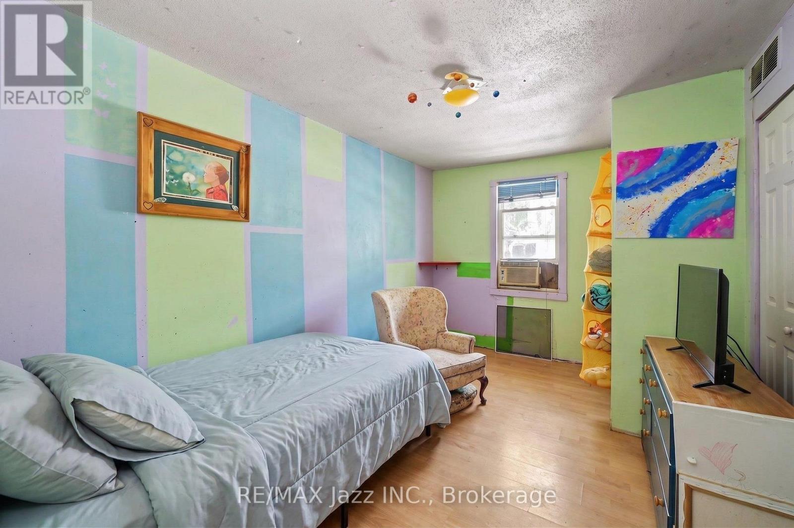 4 Hubbard Street, Georgina, Ontario  L0E 1N0 - Photo 10 - N13446672