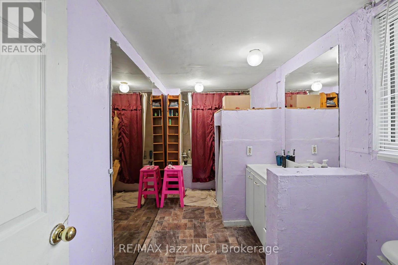 4 Hubbard Street, Georgina, Ontario  L0E 1N0 - Photo 11 - N13446672