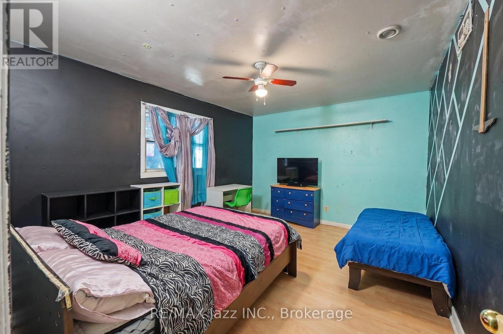 4 Hubbard Street, Georgina, Ontario  L0E 1N0 - Photo 12 - N13446672