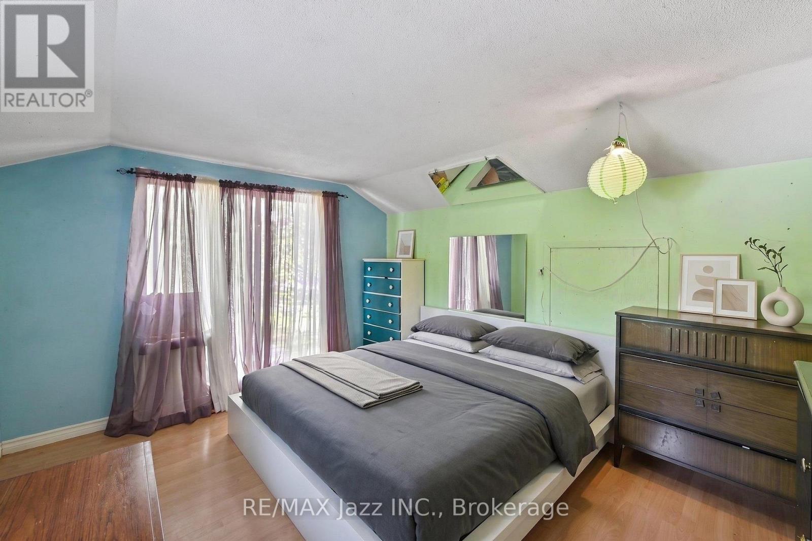 4 Hubbard Street, Georgina, Ontario  L0E 1N0 - Photo 13 - N13446672