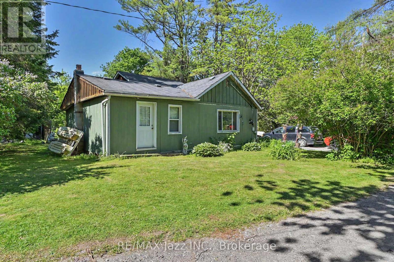 4 Hubbard Street, Georgina, Ontario  L0E 1N0 - Photo 3 - N13446672