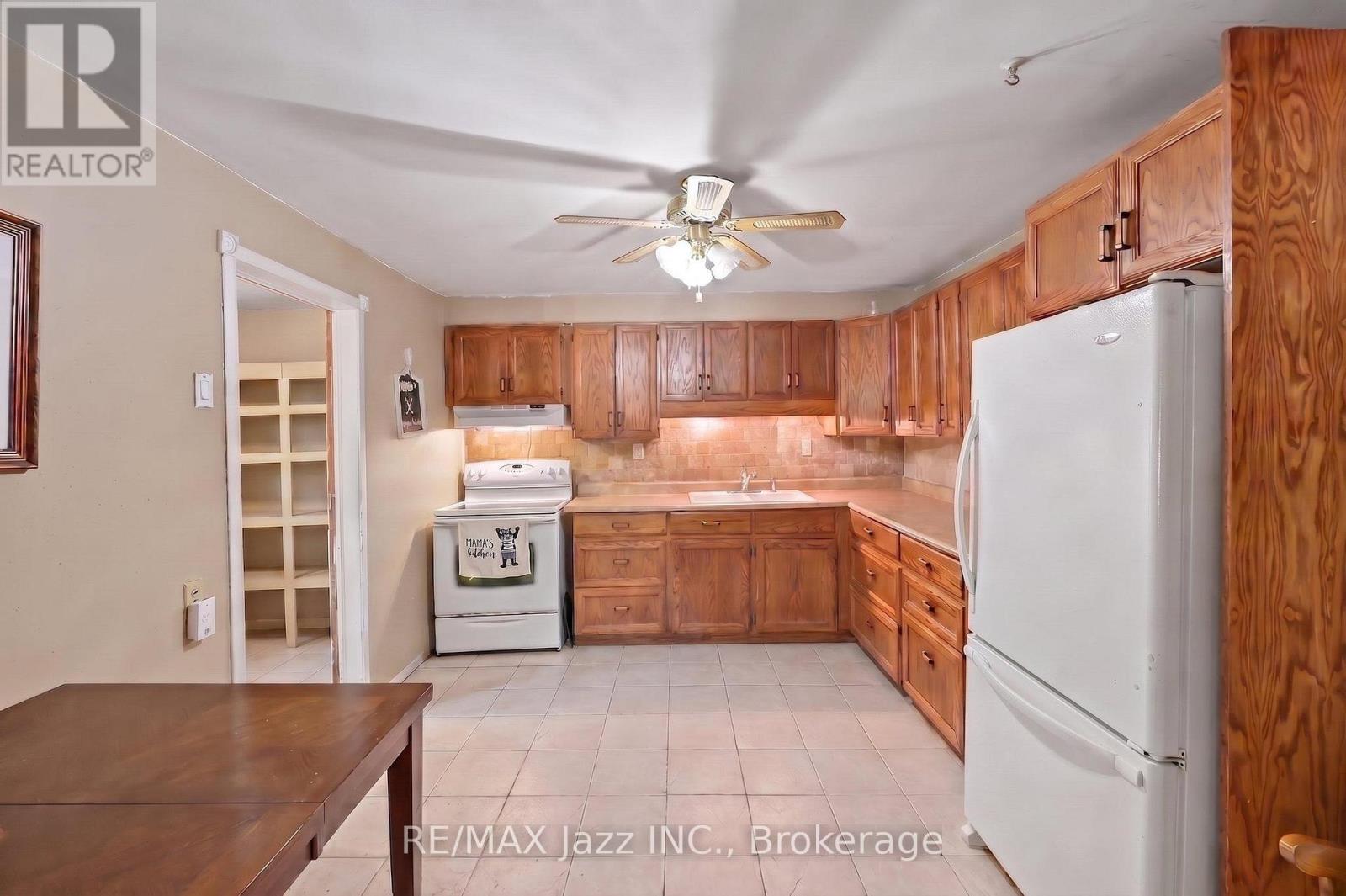 4 Hubbard Street, Georgina, Ontario  L0E 1N0 - Photo 6 - N13446672