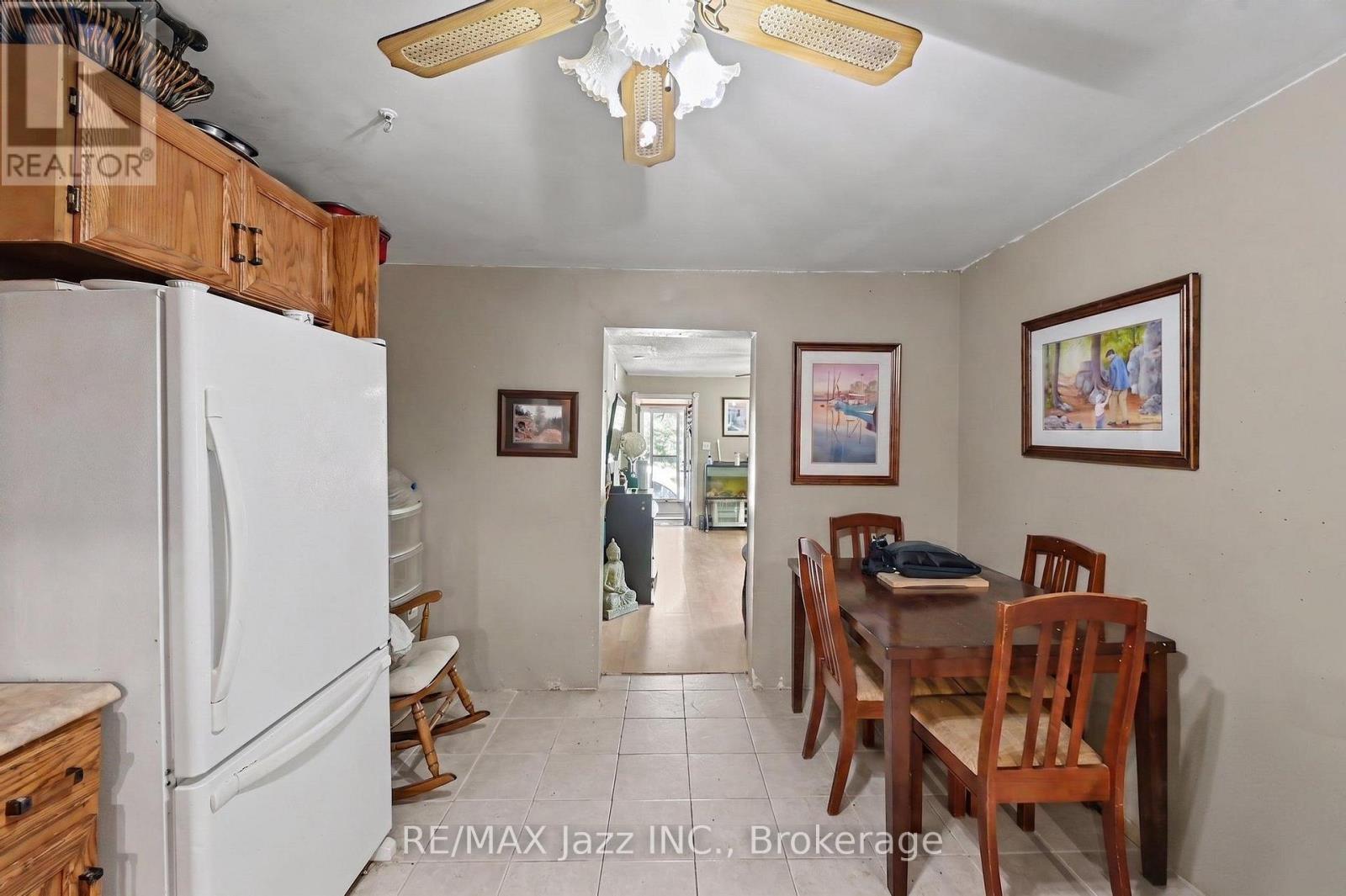4 Hubbard Street, Georgina, Ontario  L0E 1N0 - Photo 7 - N13446672