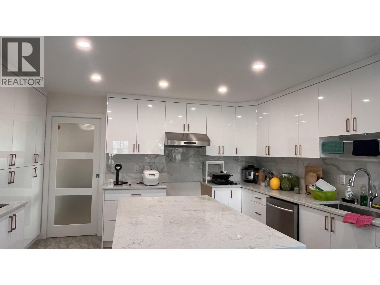 131 Rickman Place, New Westminster, British Columbia  V3L 4P8 - Photo 5 - R3134115