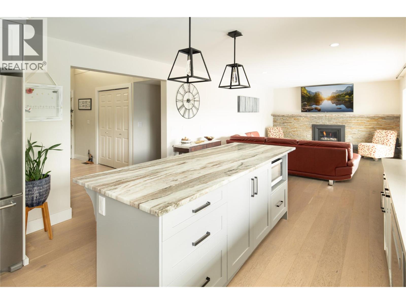 3450 Barberry Street, Kelowna, British Columbia  V1W 3V6 - Photo 8 - 10389183