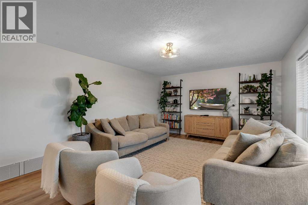 6256 Silver Springs Hill Nw, Calgary, Alberta  T3B 3E6 - Photo 4 - A2320027