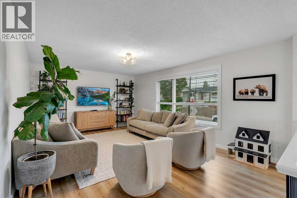 6256 Silver Springs Hill Nw, Calgary, Alberta  T3B 3E6 - Photo 3 - A2320027