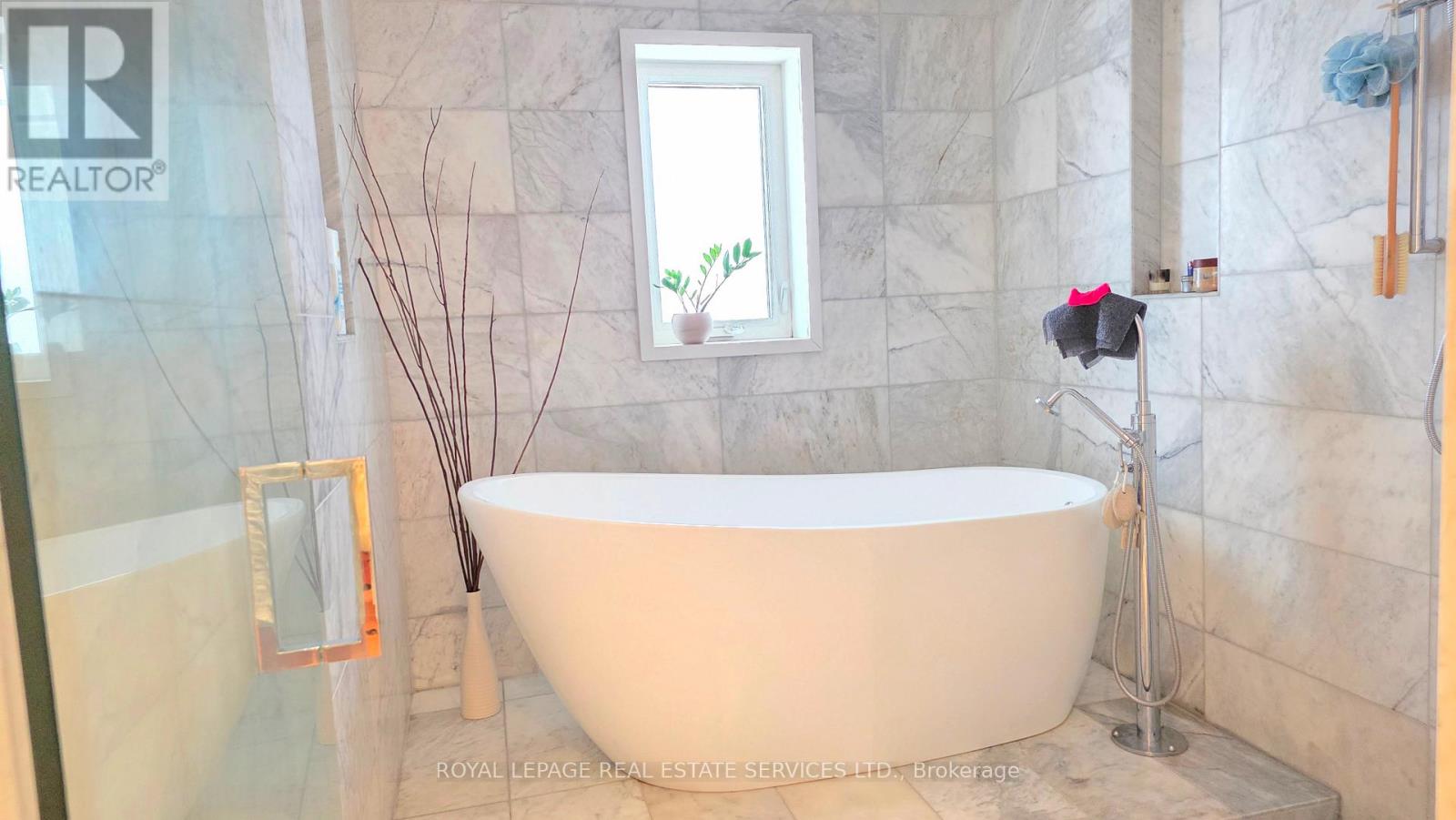 24 Morningside Avenue, Toronto, Ontario  M6S 1C3 - Photo 14 - W13445230