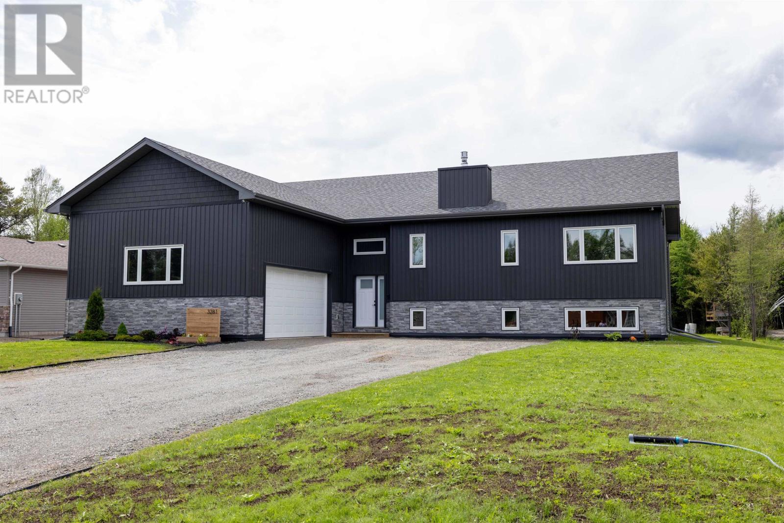 3281 Fairview Ave, Thunder Bay, Ontario  P7K 1E5 - Photo 1 - TB2601509