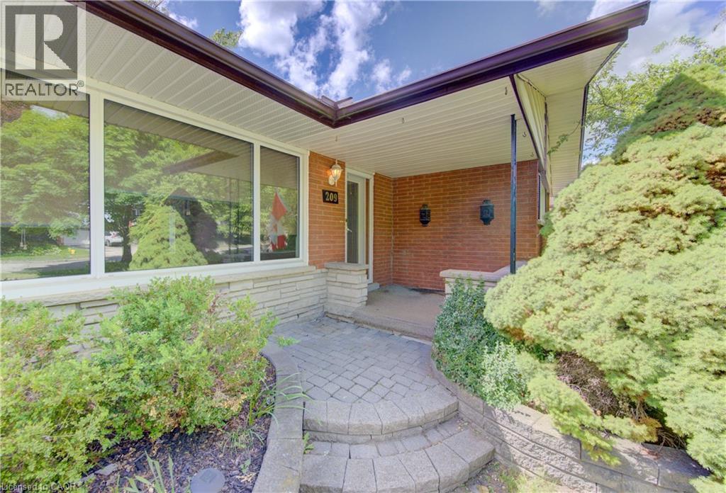 209 Dixie Crescent, Waterloo, Ontario  N2J 3K9 - Photo 3 - 40839708