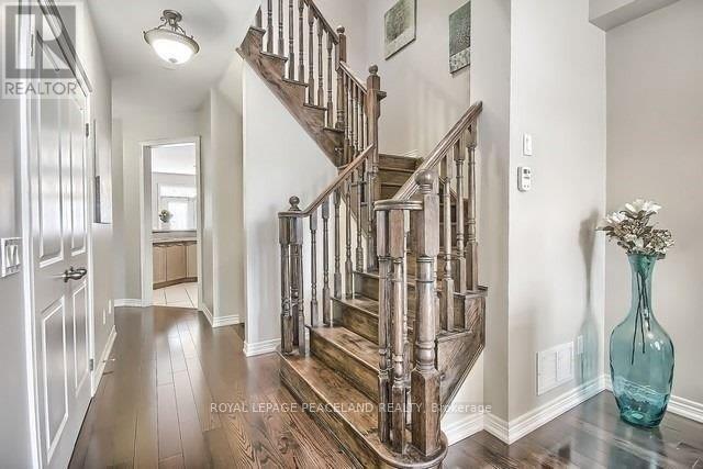 19 Kaitting Trail, Oakville, Ontario  L6M 0S6 - Photo 4 - W13446408