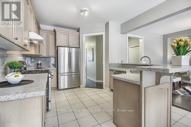 19 Kaitting Trail, Oakville, Ontario  L6M 0S6 - Photo 5 - W13446408