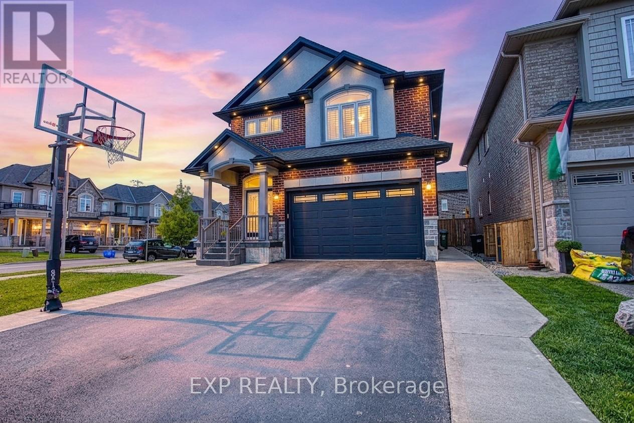 17 NARBONNE CRESCENT, Hamilton, Ontario