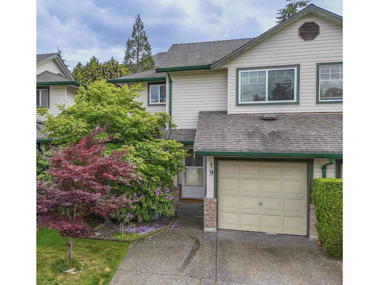 19 8863 216 STREET