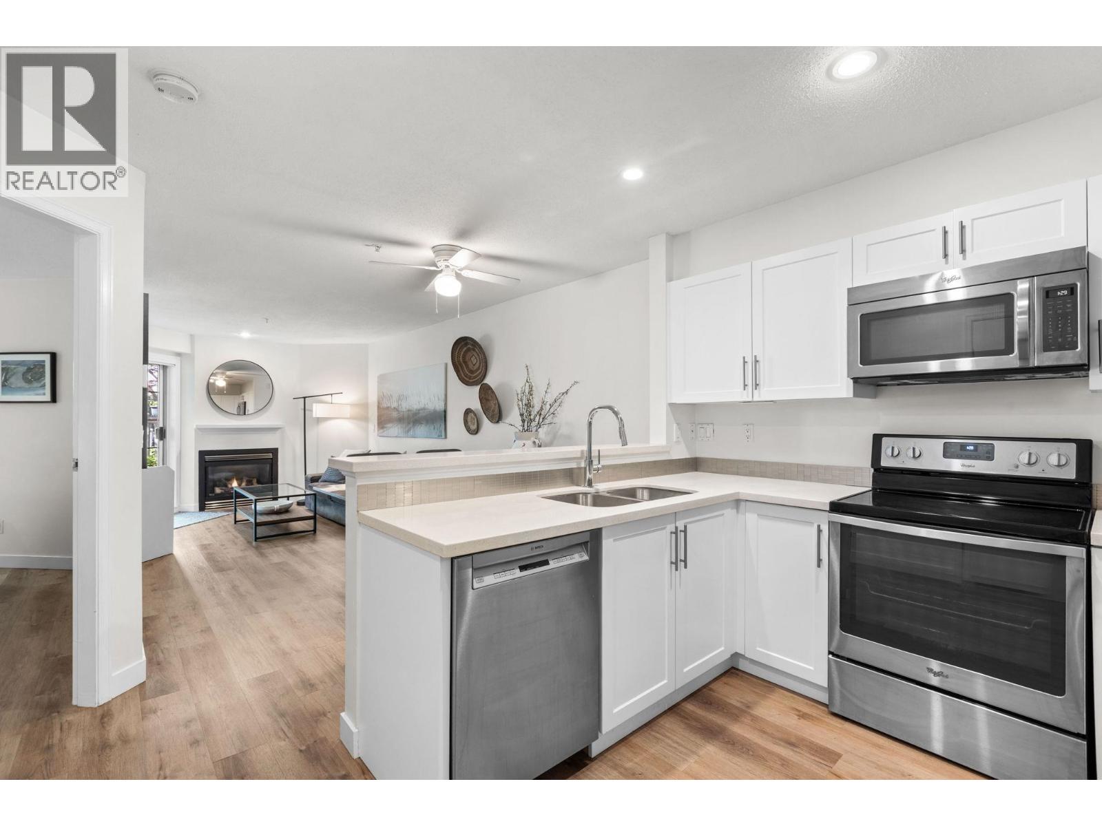 113 147 E 1st Street, North Vancouver, British Columbia  V7L 1B2 - Photo 4 - R3116109