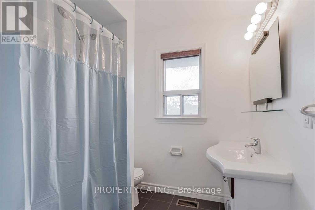 Main - 45 Lissom Crescent, Toronto, Ontario M2R 2P2 - Photo 16 - C13446580