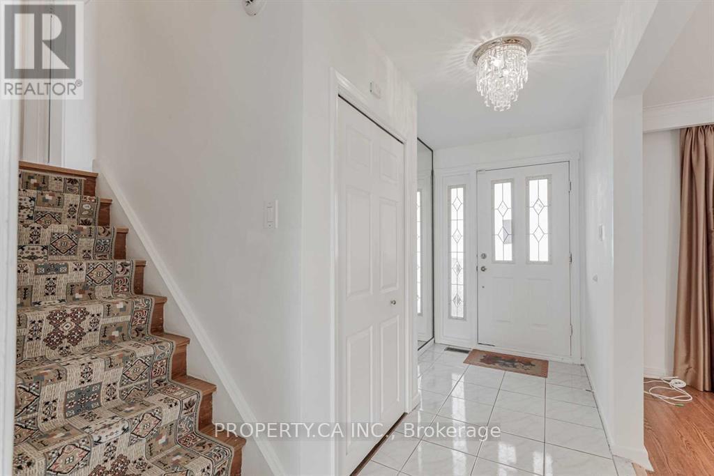 Main - 45 Lissom Crescent, Toronto, Ontario M2R 2P2 - Photo 2 - C13446580