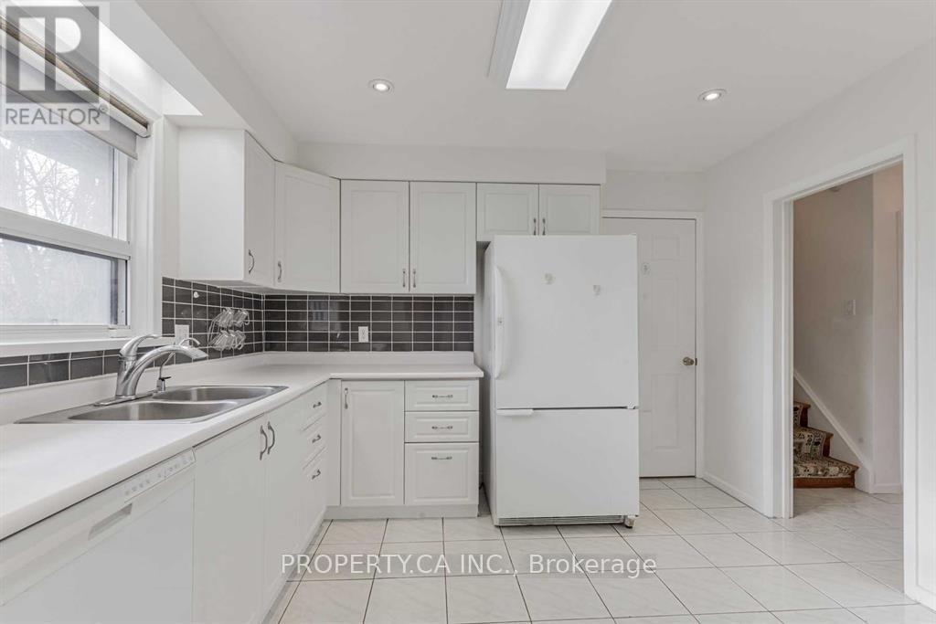 Main - 45 Lissom Crescent, Toronto, Ontario M2R 2P2 - Photo 7 - C13446580