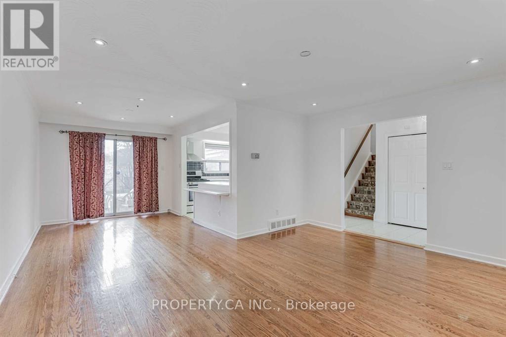 Main - 45 Lissom Crescent, Toronto, Ontario M2R 2P2 - Photo 9 - C13446580