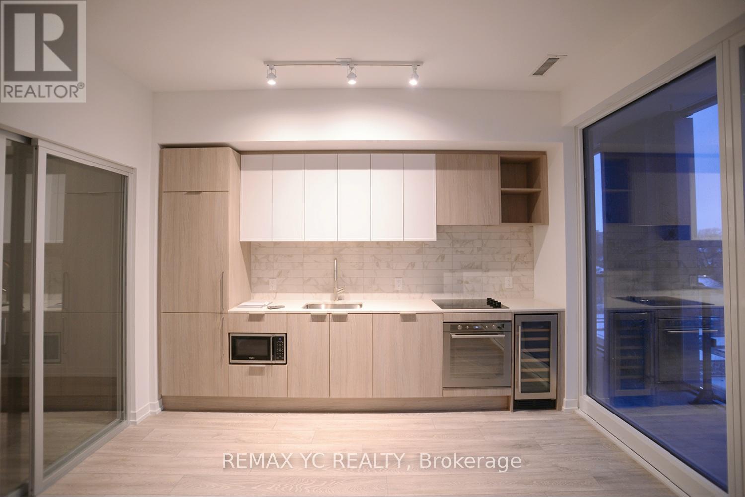 721 - 2020 Bathurst Street, Toronto, Ontario M5P 3L1 - Photo 2 - C13446678