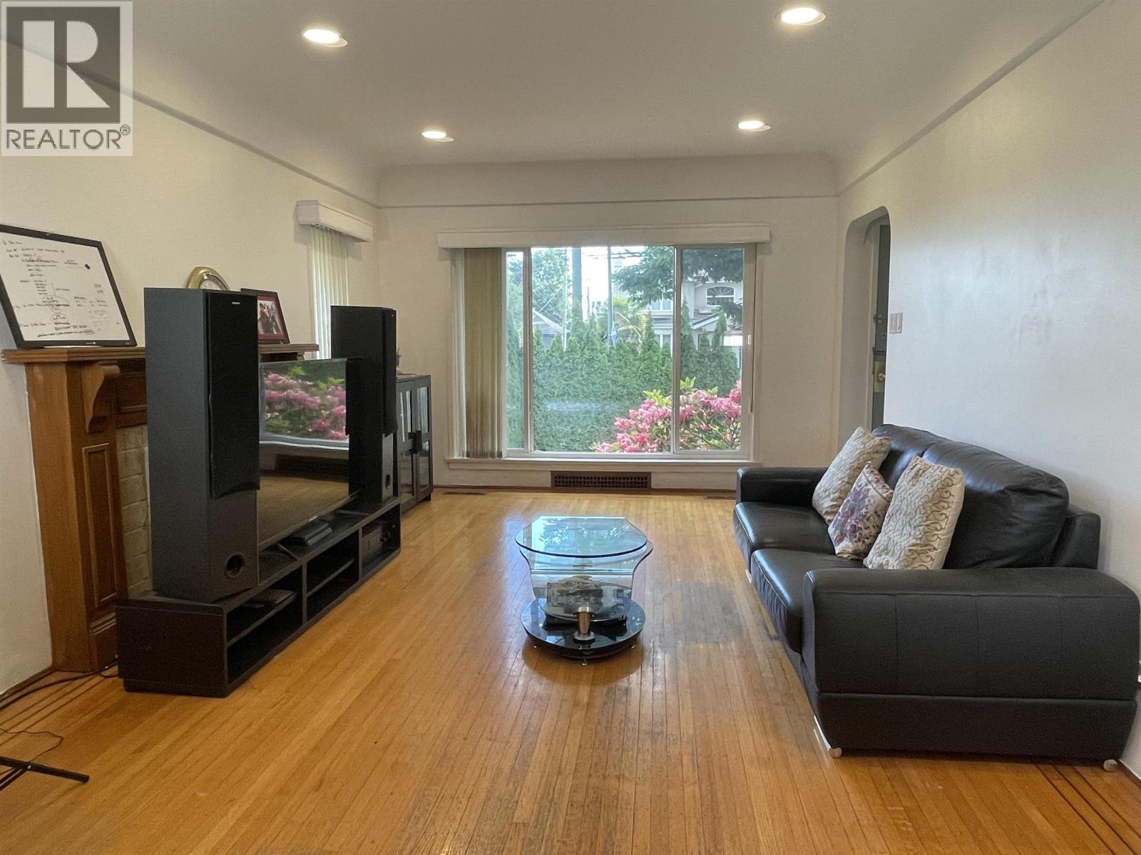 1507 W 63rd Avenue, Vancouver, British Columbia  V6P 2H5 - Photo 3 - R3132275