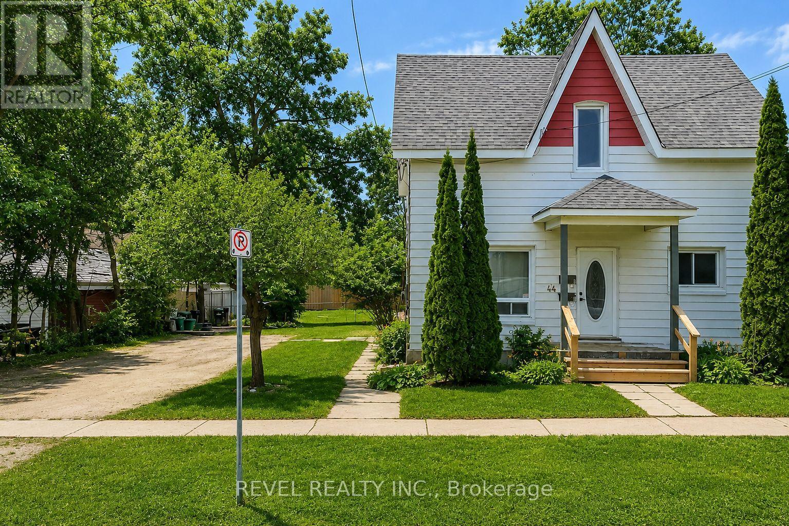 44 Parkside Drive, Barrie, Ontario  L4N 1W9 - Photo 2 - S12980330