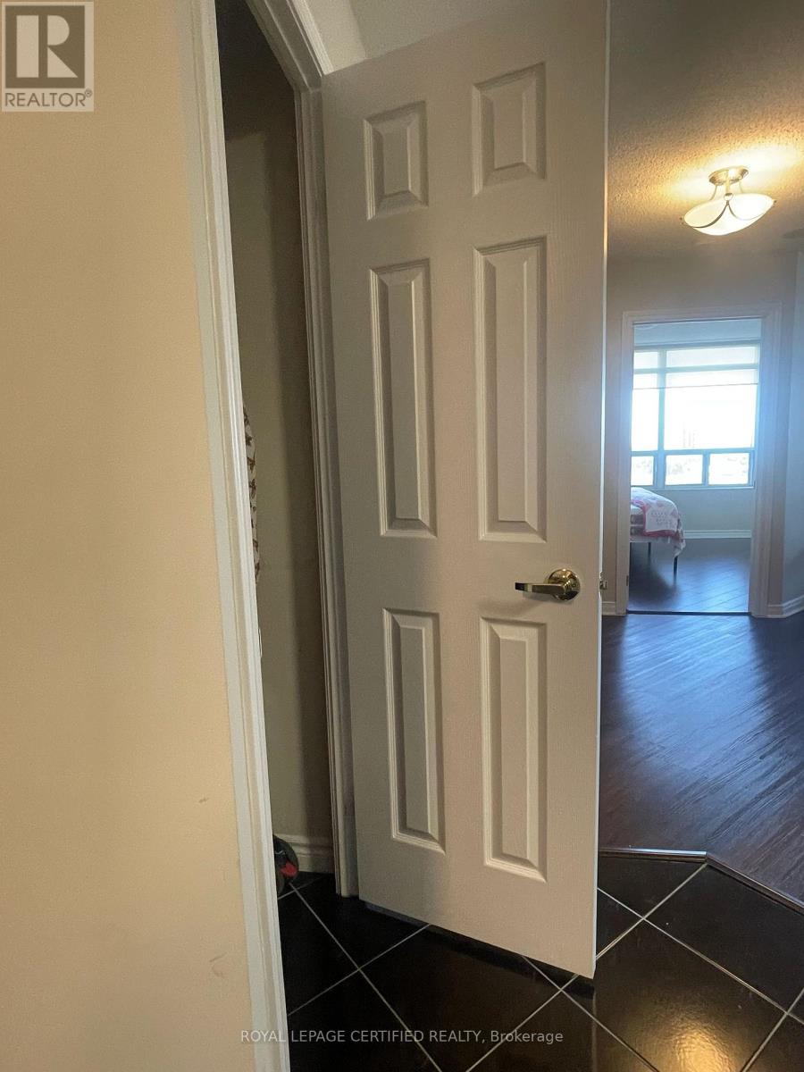 1208 - 35 Kingsbridge Garden Circle, Mississauga, Ontario  L5R 3Z5 - Photo 10 - W13435462
