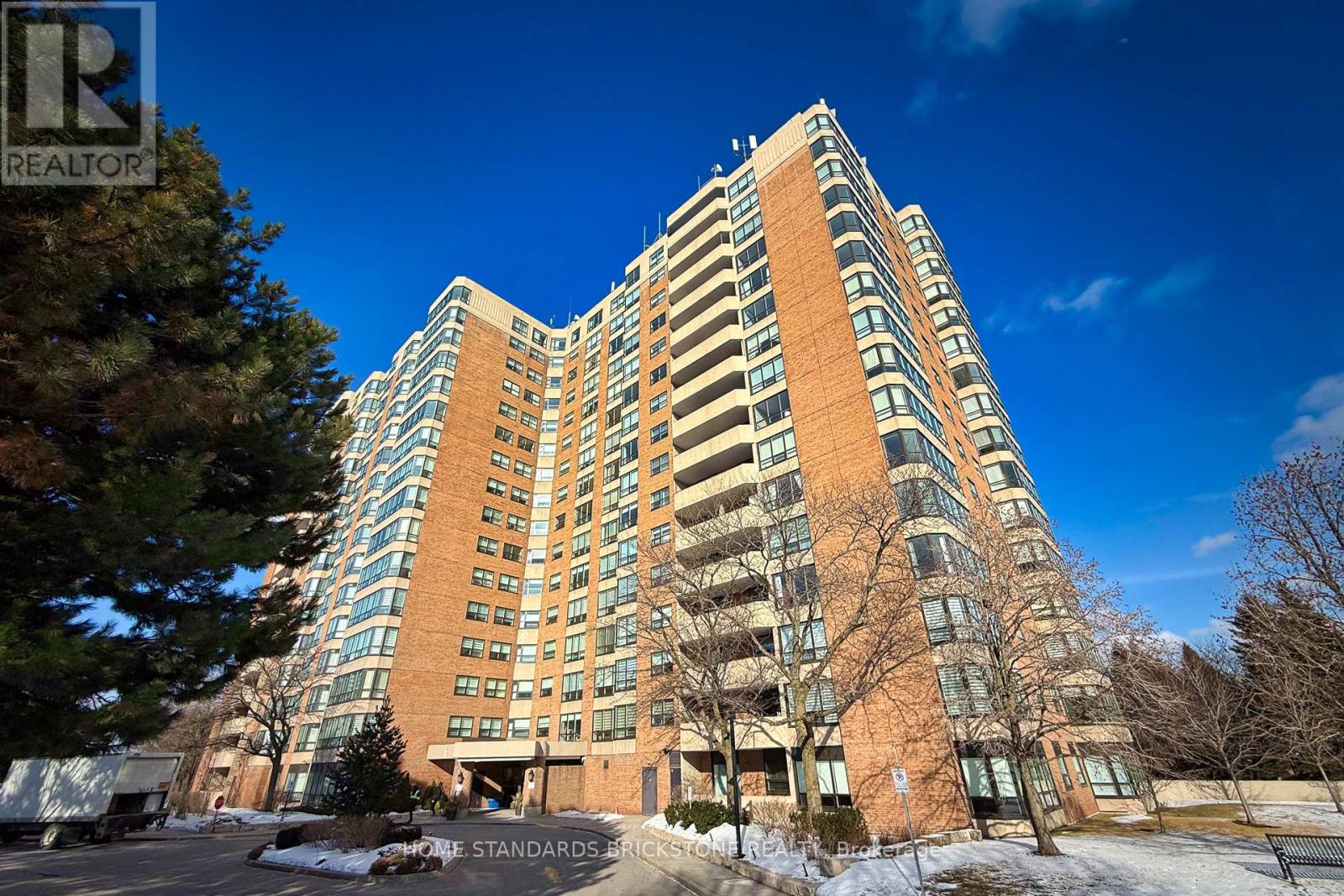 205 - 7601 BATHURST STREET W, Vaughan, Ontario
