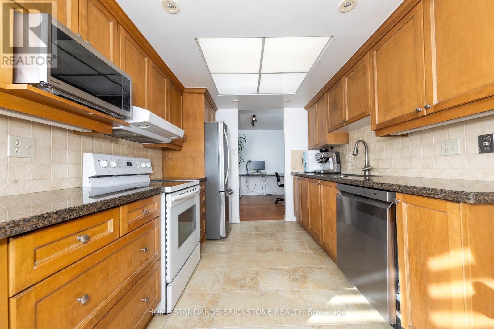 205 - 7601 Bathurst Street W, Vaughan, Ontario  L4J 4H5 - Photo 11 - N13446556